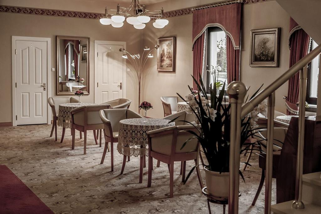 SwarzędzPalazzo Adler住宿加早餐旅馆 外观 照片