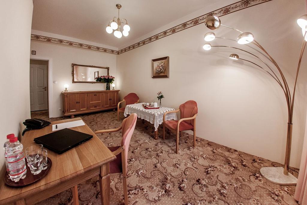 SwarzędzPalazzo Adler住宿加早餐旅馆 外观 照片