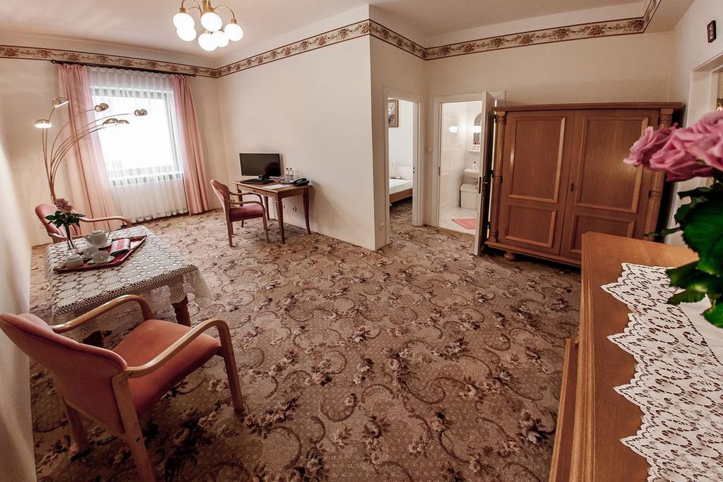 SwarzędzPalazzo Adler住宿加早餐旅馆 外观 照片