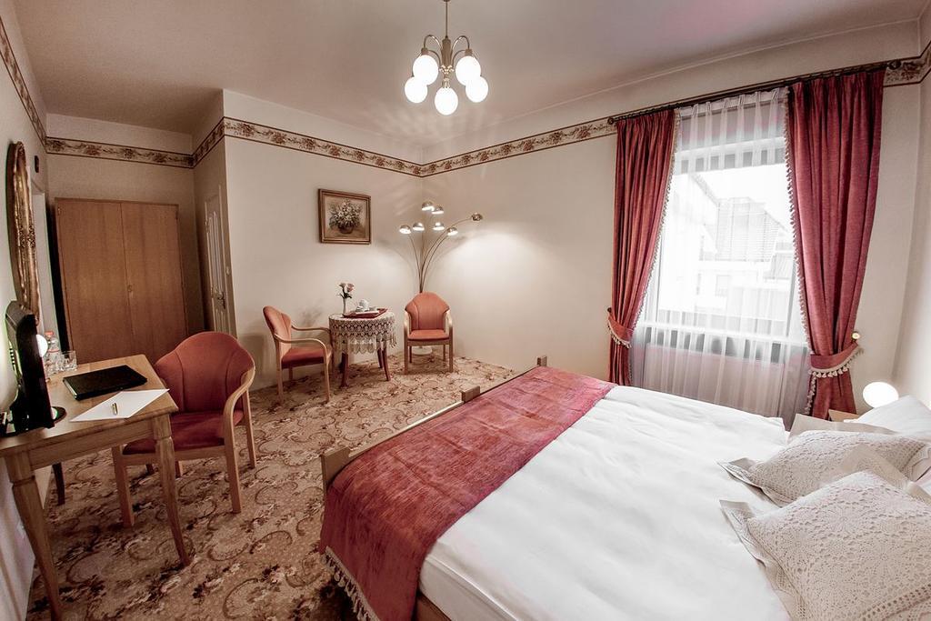 SwarzędzPalazzo Adler住宿加早餐旅馆 外观 照片